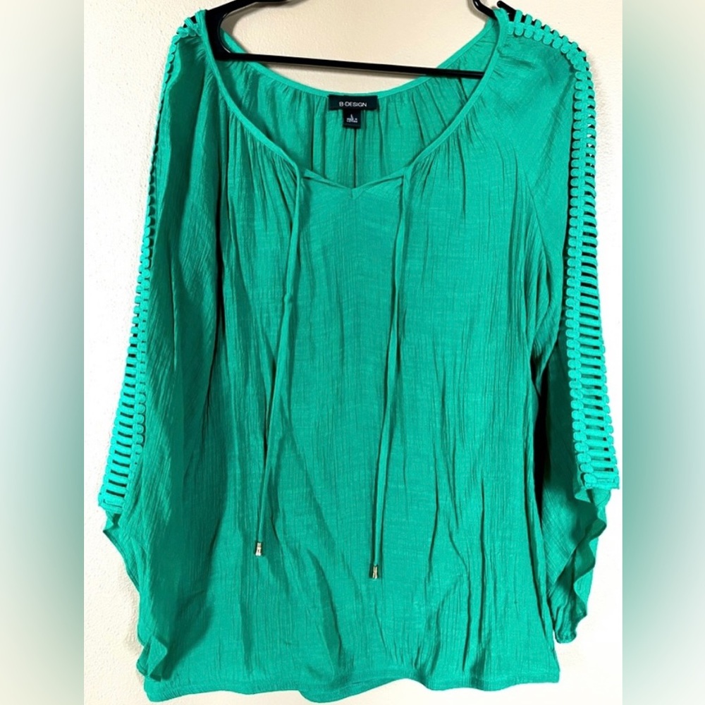 B-Design blouse with cute see through patterned sleeves. Women’s size Large